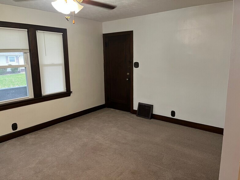 Building Photo - 1479 Canadian Ave