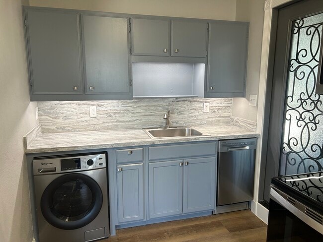 Building Photo - 3119 Belz Rd