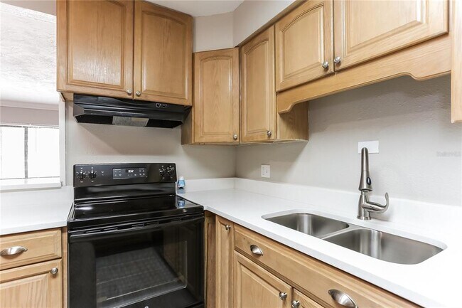 Building Photo - 911 Orangeview Dr