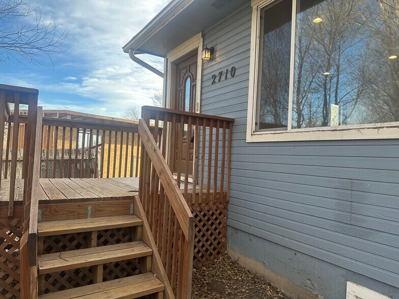 Building Photo - 2710 Hangtree Ct