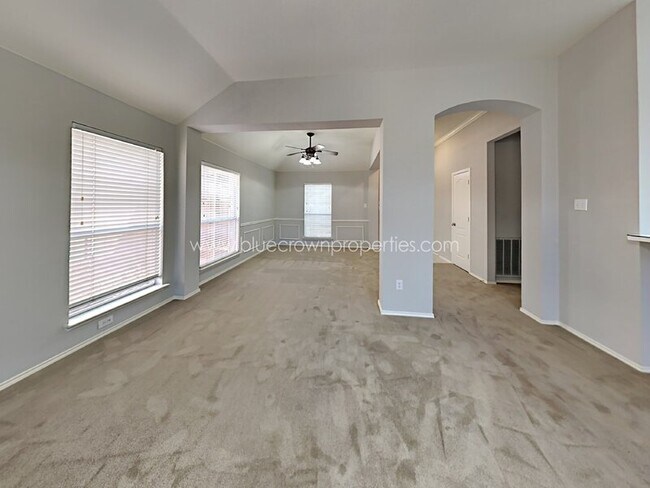 Building Photo - 8401 Greenfield Dr