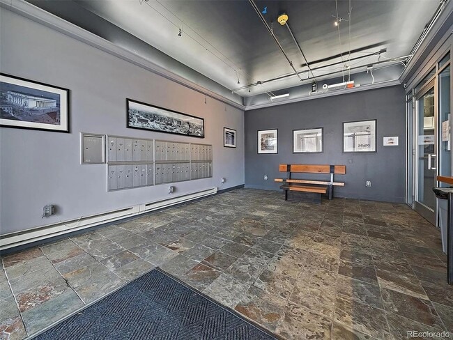 Building Photo - Beautifully Renovated Skyloft One-Bedroom — Available for Move-In May 10th