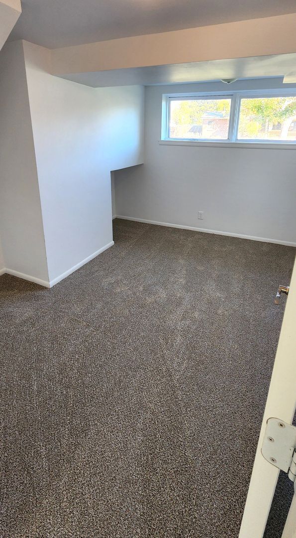 Building Photo - Beautiful Updated 4 Bedroom Home with Larg...