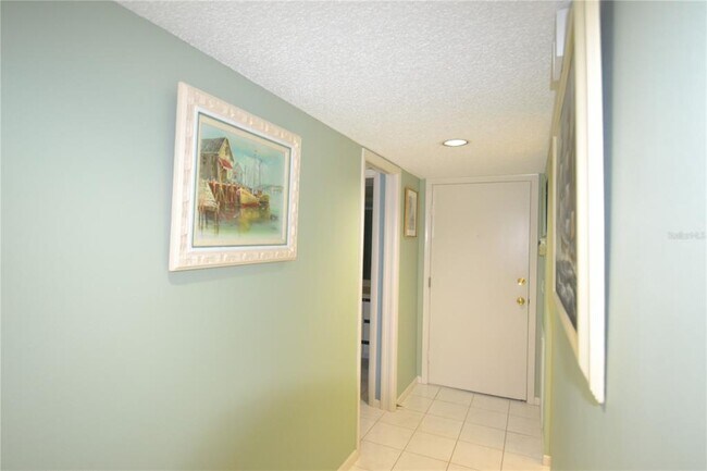 Building Photo - 332 Mariner Dr