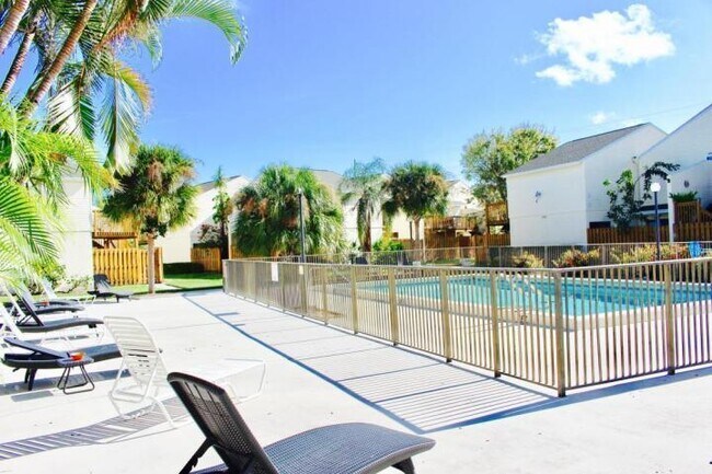 Building Photo - 645 Executive Center Dr