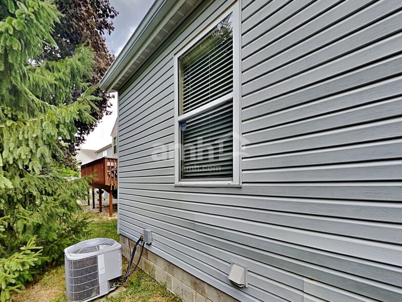 Building Photo - 4831 Ballentine Dr