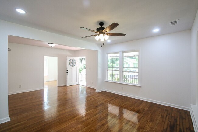 Building Photo - Spacious 4 Bedroom, 2.5 Bath Home in Savan...