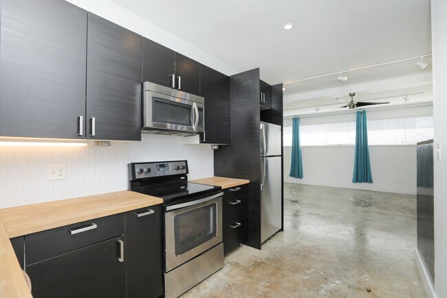 Building Photo - 2215 Cleburne St