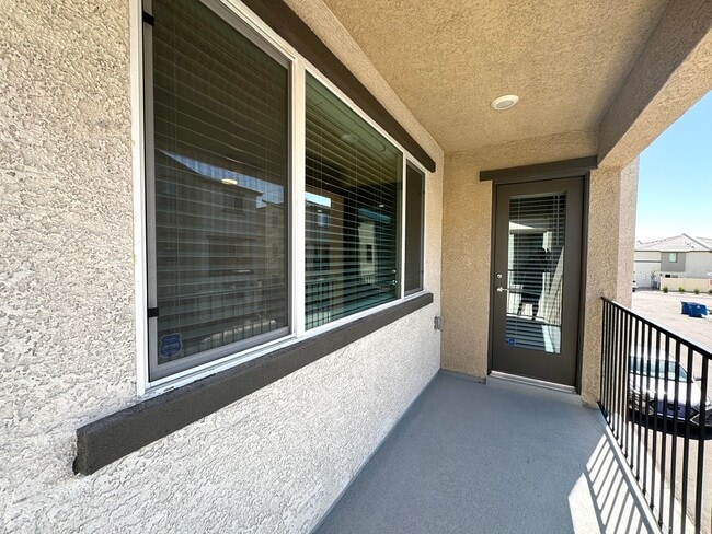 Building Photo - 2662 Champagne Gold Ave