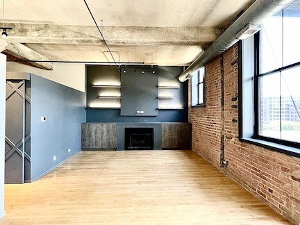 Building Photo - 817 W Washington Blvd