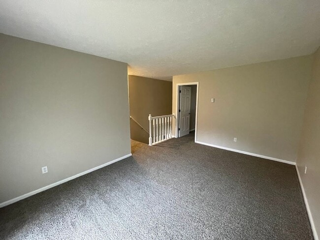 Building Photo - Three bedroom one bathroom townhouse for rent