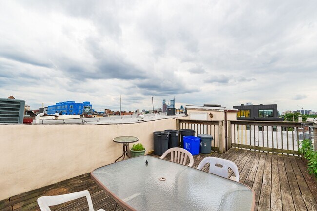 Building Photo - 2739 W Girard Ave