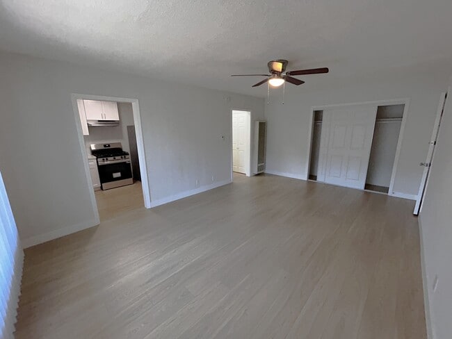 Building Photo - 340 Normandie Ave