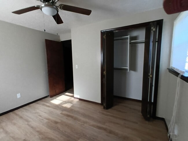Building Photo - 4028 Locust Dr