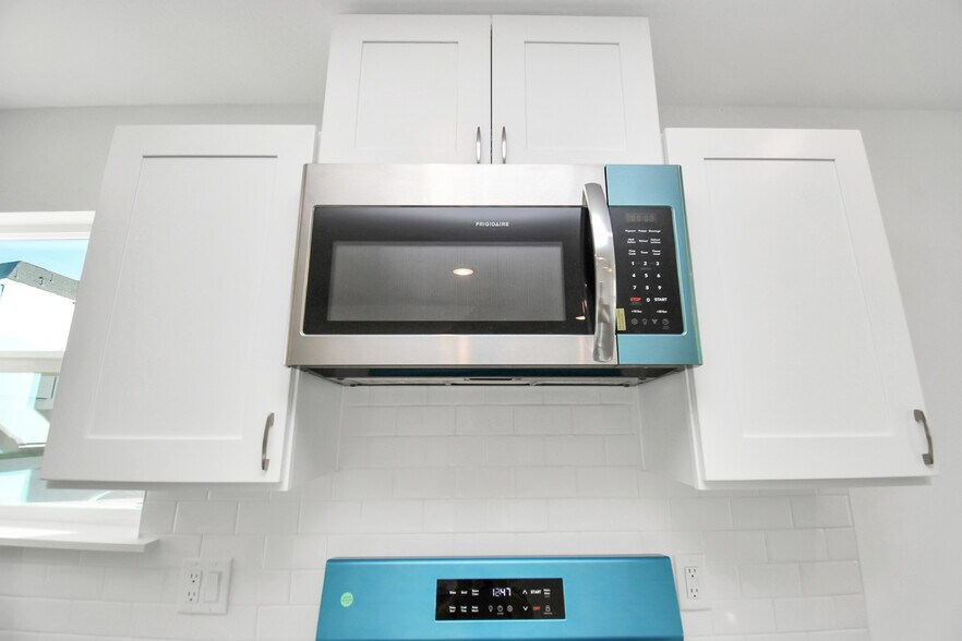 Building Photo - 337 Connecticut St