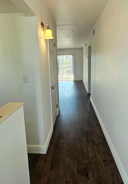 Building Photo - 1501 Crescent Cir