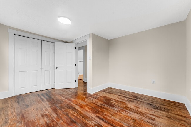 Building Photo - 911 Montrose Ave