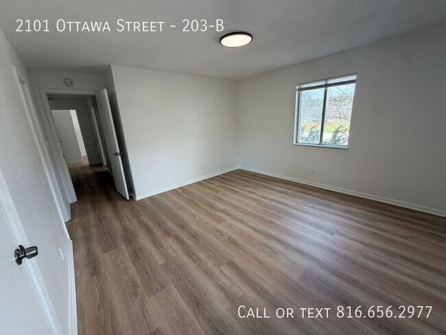 Building Photo - 2101 Ottawa St