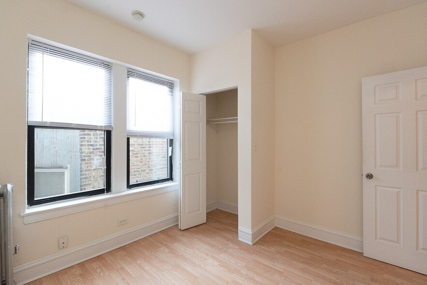 Building Photo - 4856 N Damen Ave