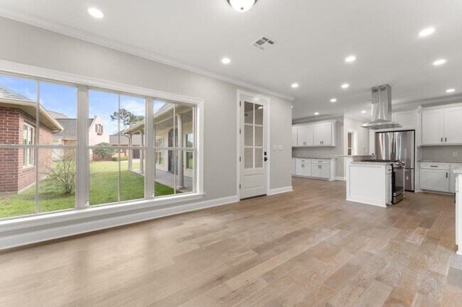 Building Photo - 4150 Primrose Dr