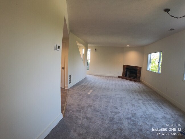 Living room/Dining room combo - 3137 Josephine St