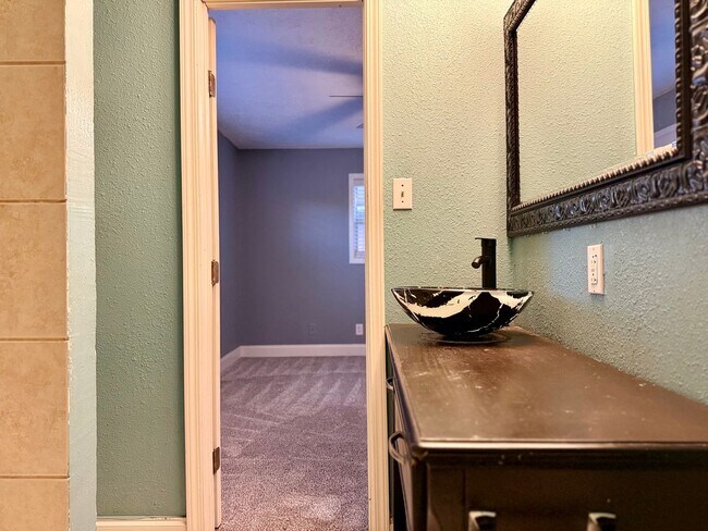 Building Photo - For Rent