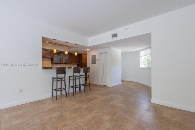 Building Photo - 50 Ocean Ln Dr