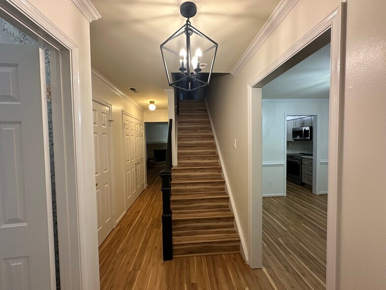 Entryway - 4629 Truman Ln