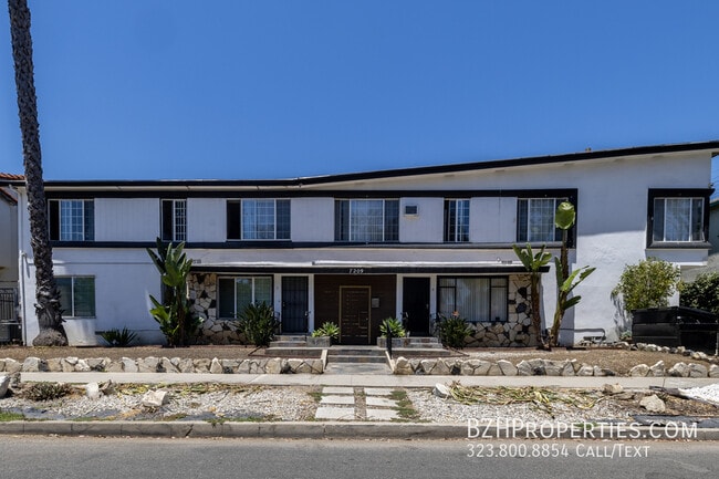 Building Photo - 7209 Willoughby Ave