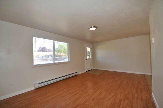 Building Photo - 1526 E Mary Ln