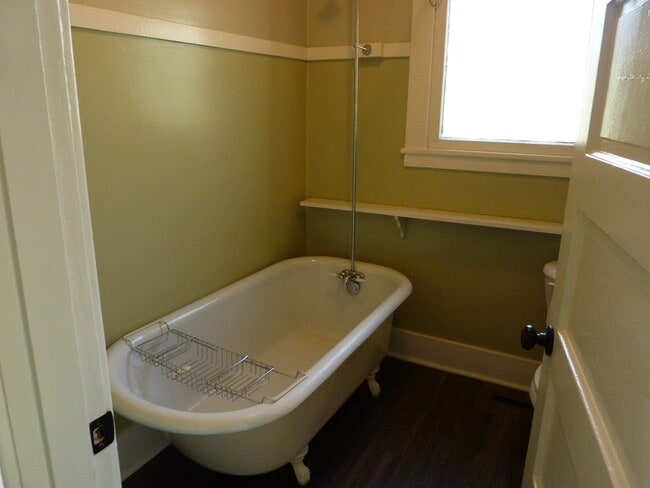 Building Photo - 731 S 49th St