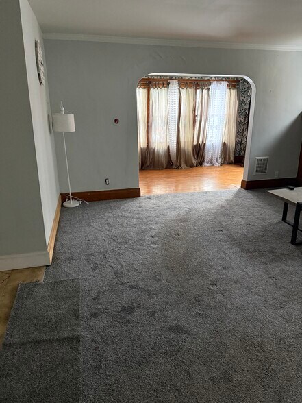 Building Photo - 604 Colvin Ave