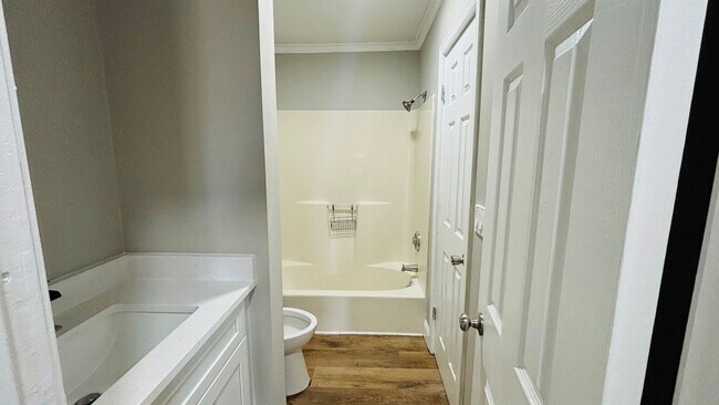 Building Photo - ! Beautiful 2BA/1.5BR Townhome in Gulf Highlands!