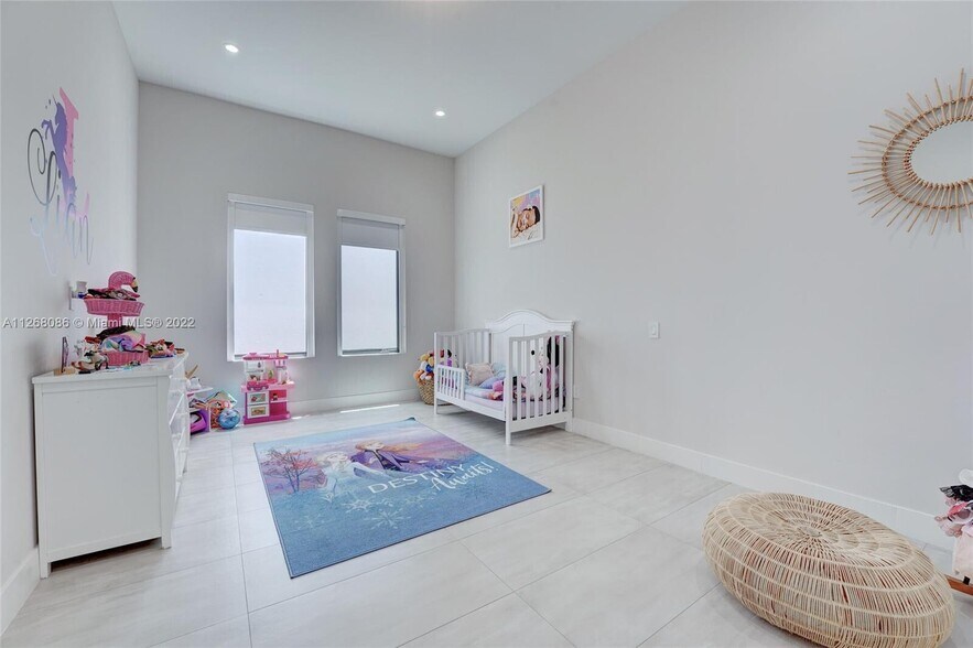 Building Photo - 5663 Brookfield Cir W