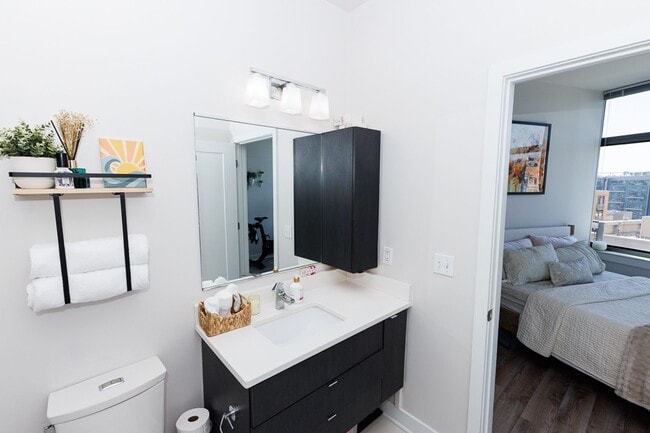 Building Photo - Spacious PENTHOUSE unit has it all! Light filled 1BR/1BA + DEN condo