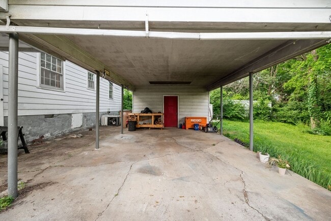 Building Photo - Charming North Nashville Cottage