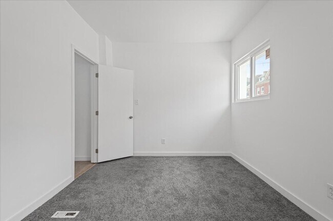 Building Photo - 640 Collins St