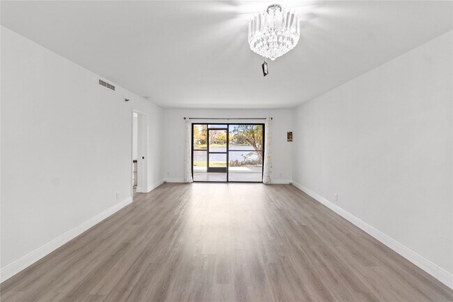 Building Photo - 2232 N Cypress Bend Dr