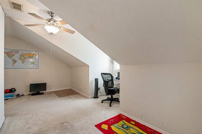Building Photo - 1014 Enclave Square N