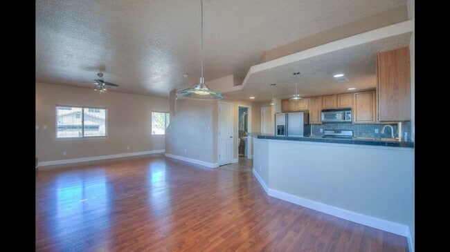 Building Photo - Available Now! Beautiful 3 Bedroom/2 Bathroom Home in Northeast Albuquerque