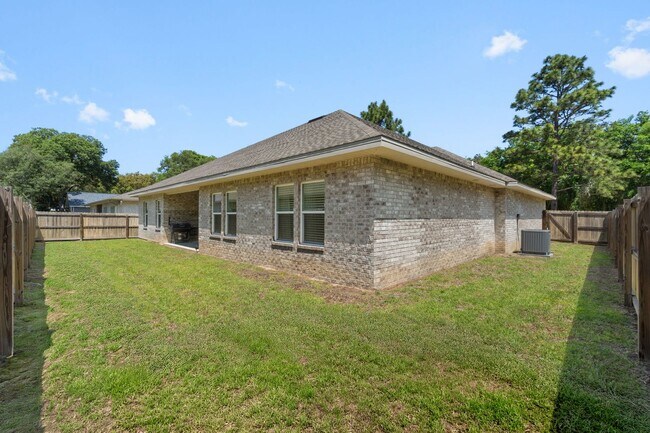 Building Photo - 48B Longwood Drive