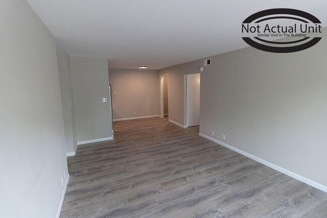 Building Photo - 3408 Balboa Ln