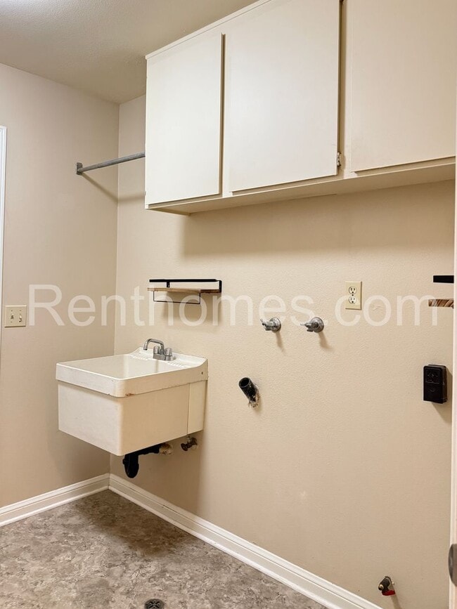 Building Photo - 12613 Crest Knolls Ct