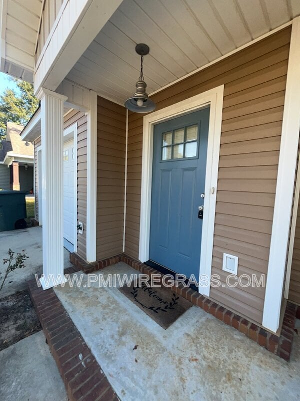 Building Photo - 214 Winterberry Way