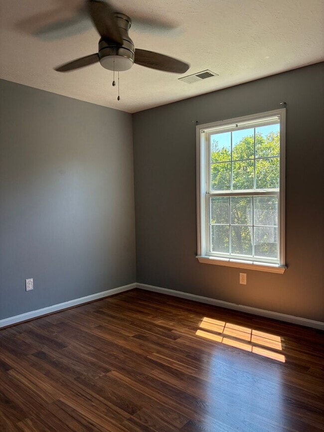 Building Photo - **ELIZABETHTOWN INDEPENDENT SCHOOL DISTRICT**