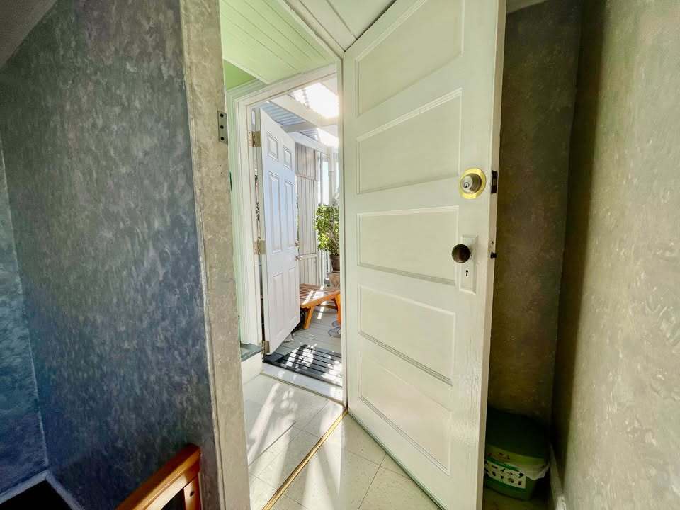 Building Photo - 475 Newton Ave