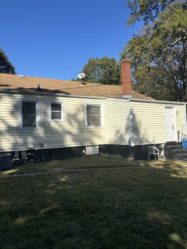 Building Photo - 5231 Rockland Rd
