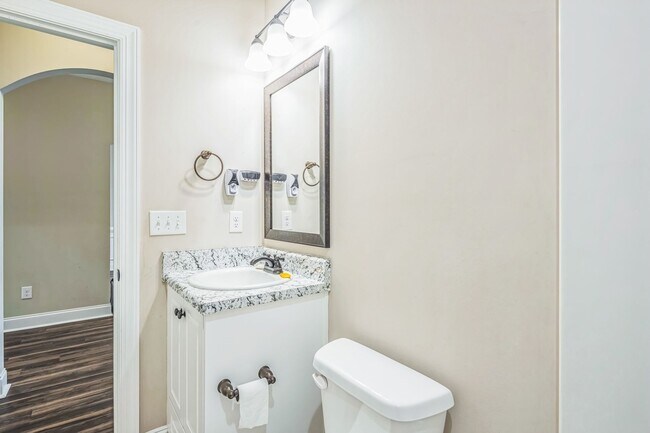 Building Photo - Charming 3BR House in Warrenville