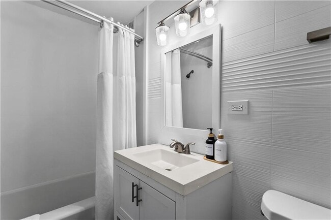 Building Photo - 3645 Peachtree Rd NE