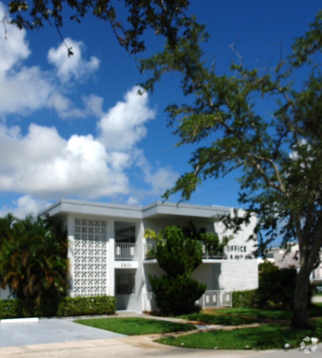 Building Photo - 3501 Tyler St Hollywood, FL 33021